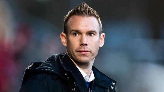 Trainer Tommy Stroot vom VfL Wolfsburg © IMAGO / Beautiful Sports 