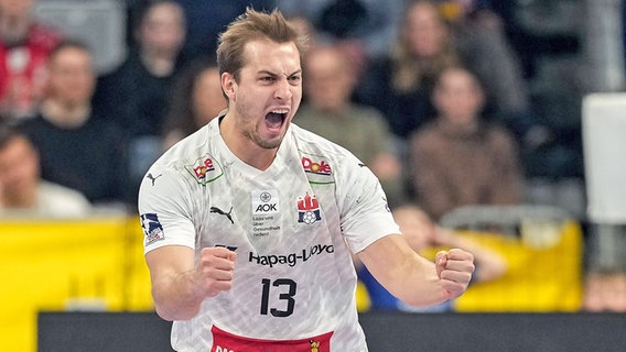 Jubel bei Niklas Weller vom Handball Sport Verein Hamburg © IMAGO / foto2press 