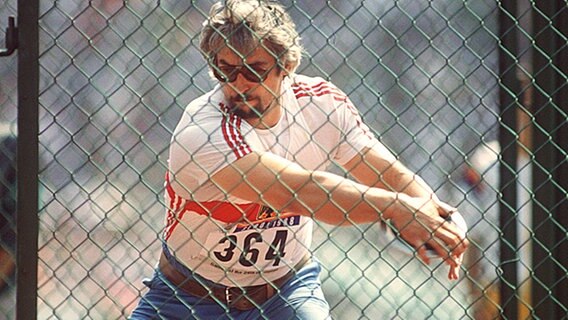 Diskus-Titelverteidiger Rolf Danneberg bei den Olympischen Spielen 1988 in Seoul © picture-alliance / Sven Simon Foto: Sven Simon