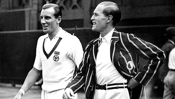 Wimbledon-Finale 1936 mit Gottfried Freiherr von Cramm (r.) und Fred Perry © picture-alliance / dpa 