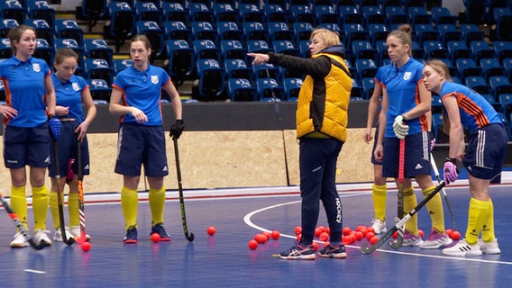 Ukrainische Hockey-Nationalmannschaft beim Training vor der Hallen-EM. © NDR 