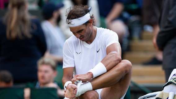 Nadal schmerzt der Fuß © IMAGO / Shutterstock 