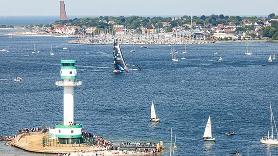 Das 11th Hour Racing Team bei der Ankunft in Kiel. © The Ocean Race 