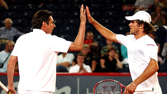Michael Stich (l.) und Mischa Zverev bei den German Open 2009 © dpa 