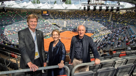 DTB-Präsident Dietloff von Arnim (l.), Turnierdirektorin Sandra Reichel und Veranstalter Peter-Michael Reichel  