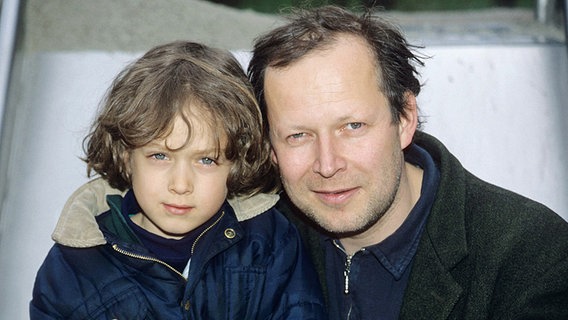 Axel Milberg mit Sohn  Moritz im Jahr 1997 © imago / teutopress 
