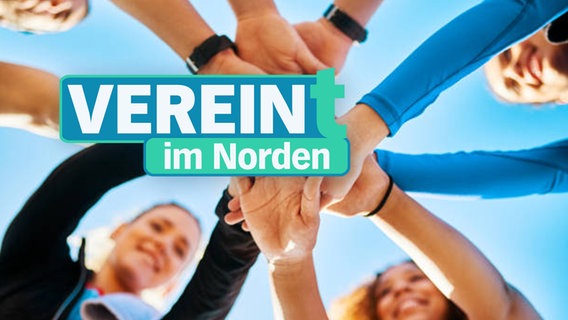 Fröhliche Menschen legen ihre Hände aufeinander, mittig im Bild ist der Schriftzug "Verein(t) im Norden". © NDR Grafik, Getty Images/iStock 